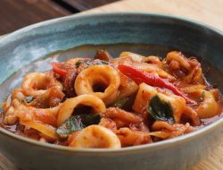 Resep Cumi Saur Padang ala Chef Devina Hermawan
